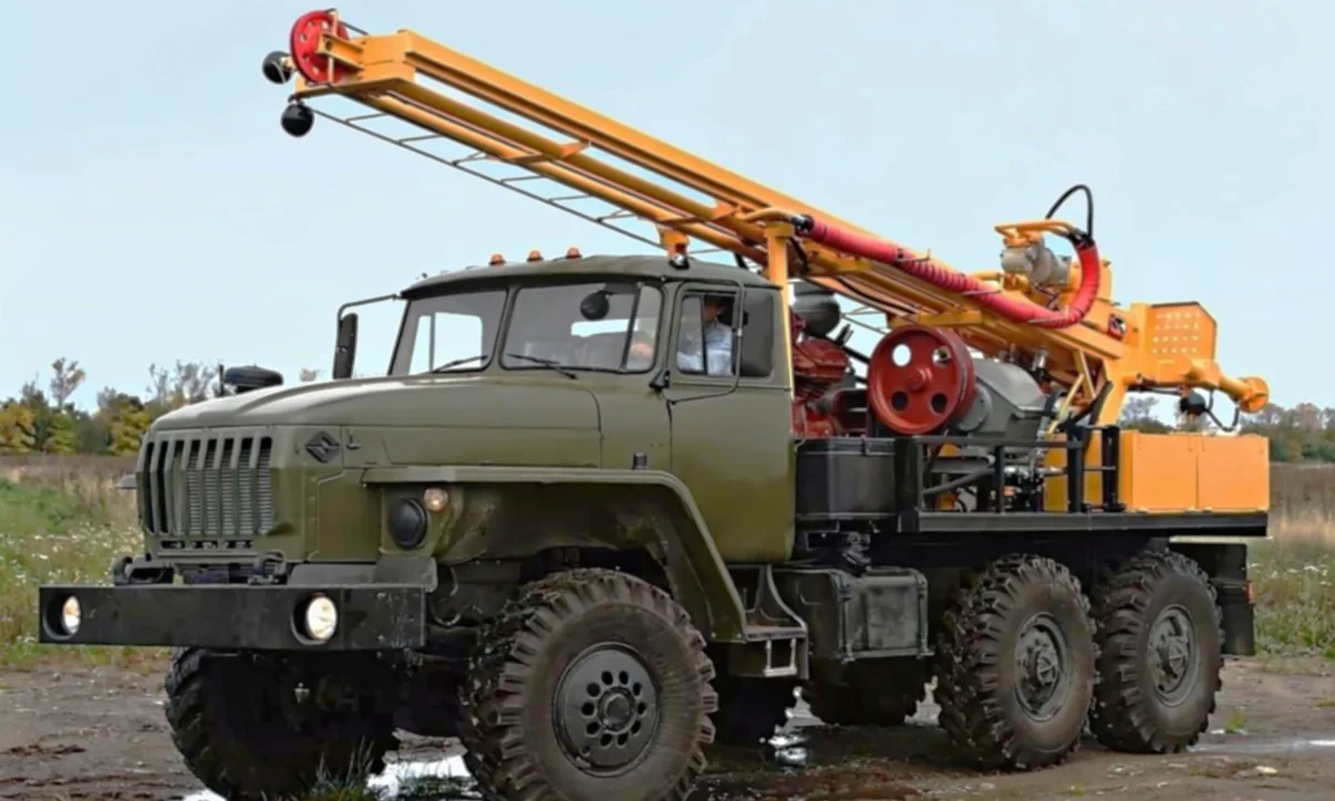 Установка разведочного бурения УРБ-2А2